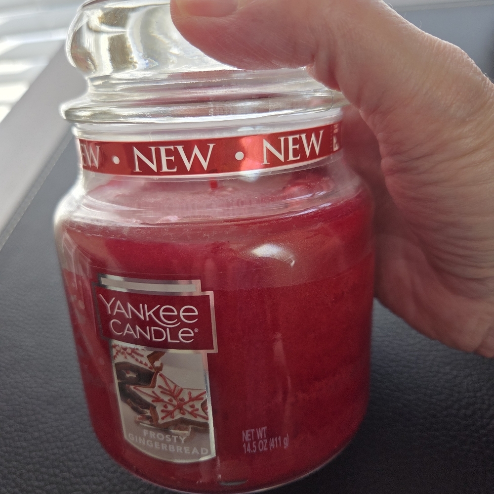 Yankee Candle Frosty Gingerbread Jar Candle